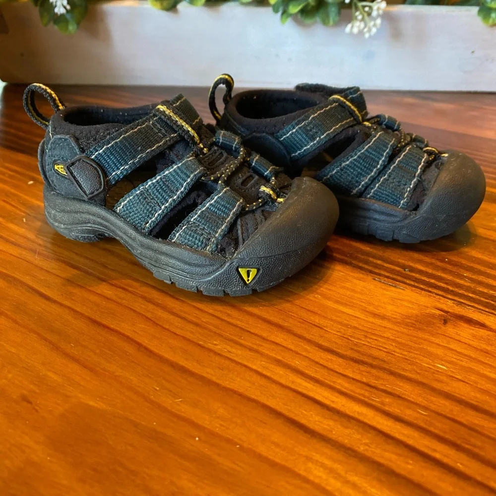 Keen Toddler Sandals (size 4) - Picture 4 of 7